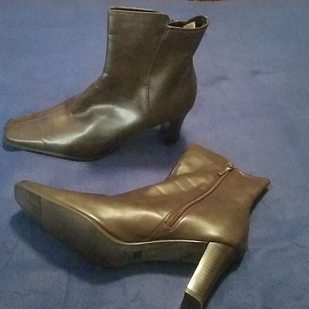 Ladies' booties